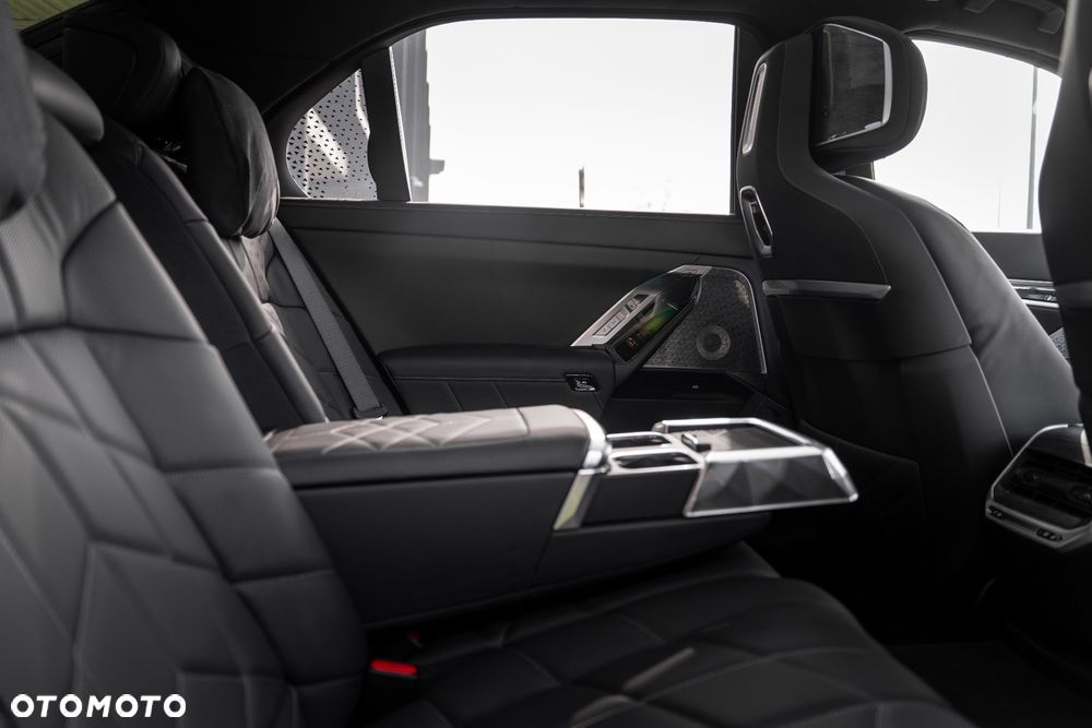 BMW Seria 7 740d xDrive mHEV Nero Lusso Edition sport - 36