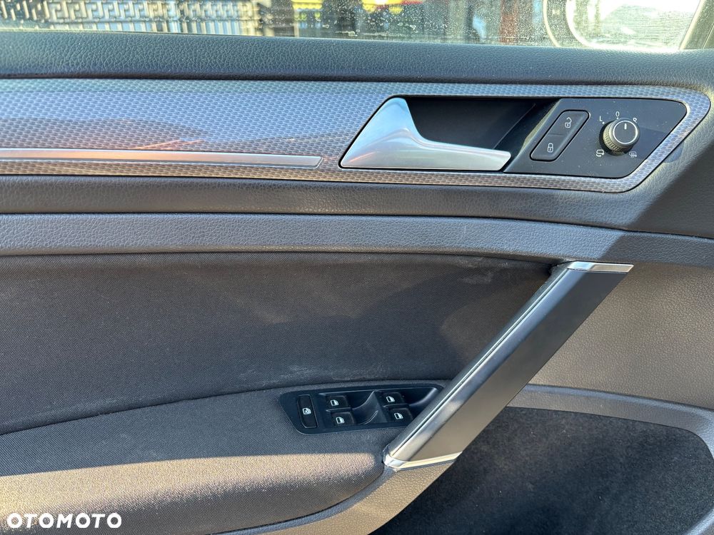 Volkswagen Golf - 25