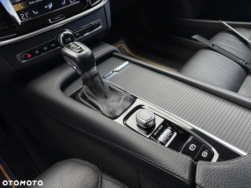 Volvo V90 D3 Geartronic Momentum Pro - 29