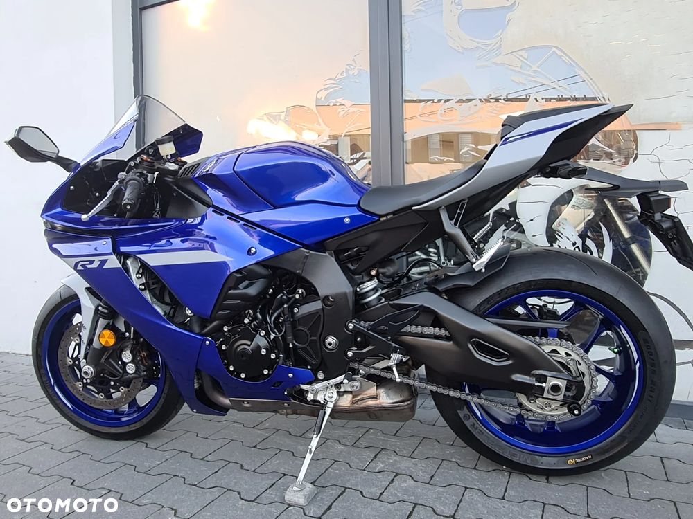 Yamaha R1 - 6