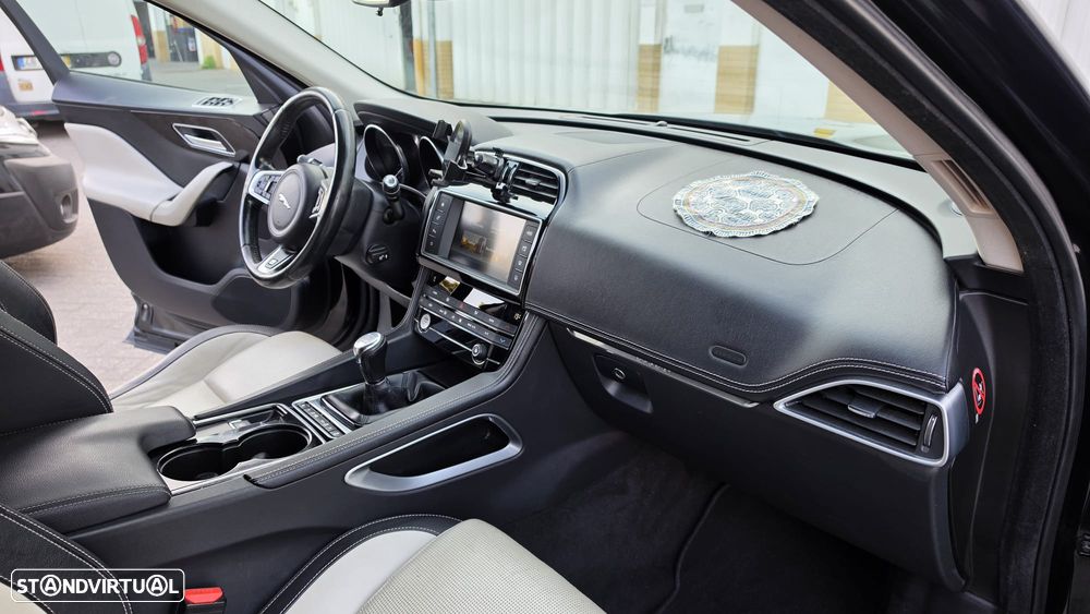 Jaguar F-Pace 20d R-Sport - 12