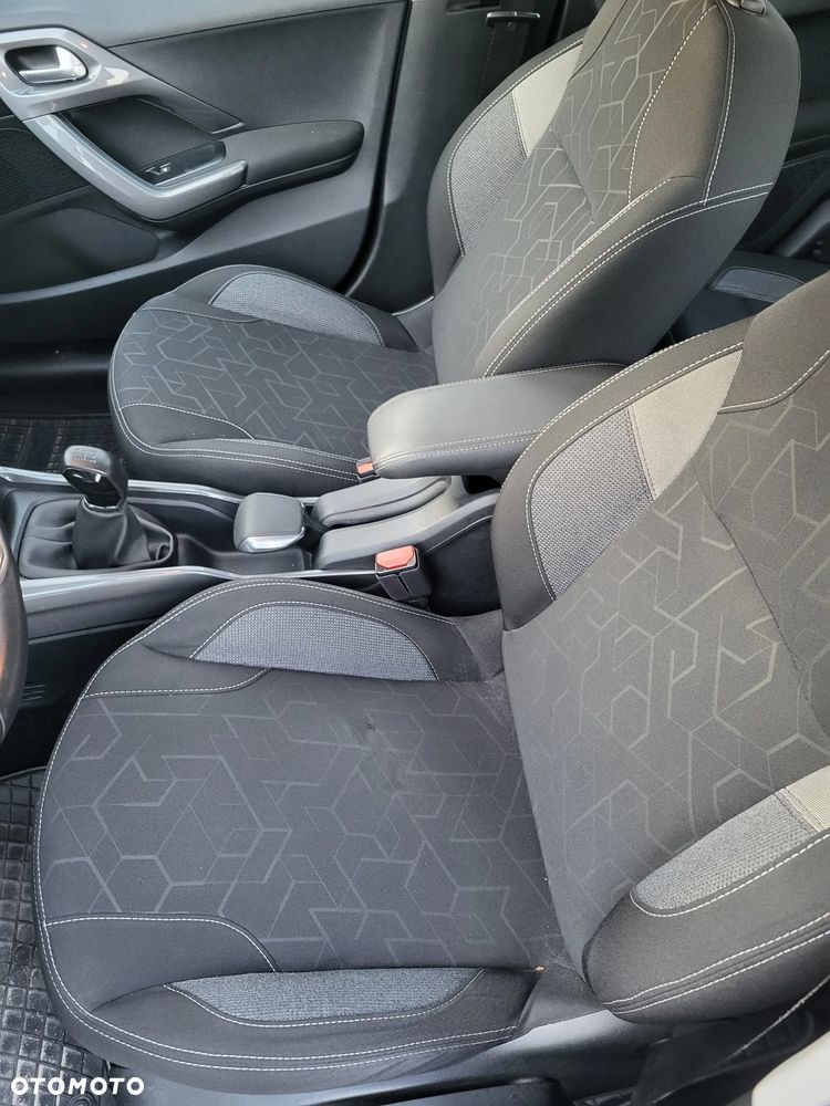 Peugeot 2008 1.2 Pure Tech Active S&S - 12