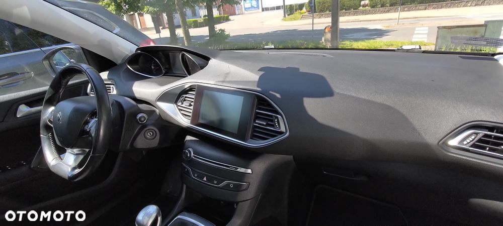 Peugeot 308 1.6 BlueHDi Allure S&S - 10