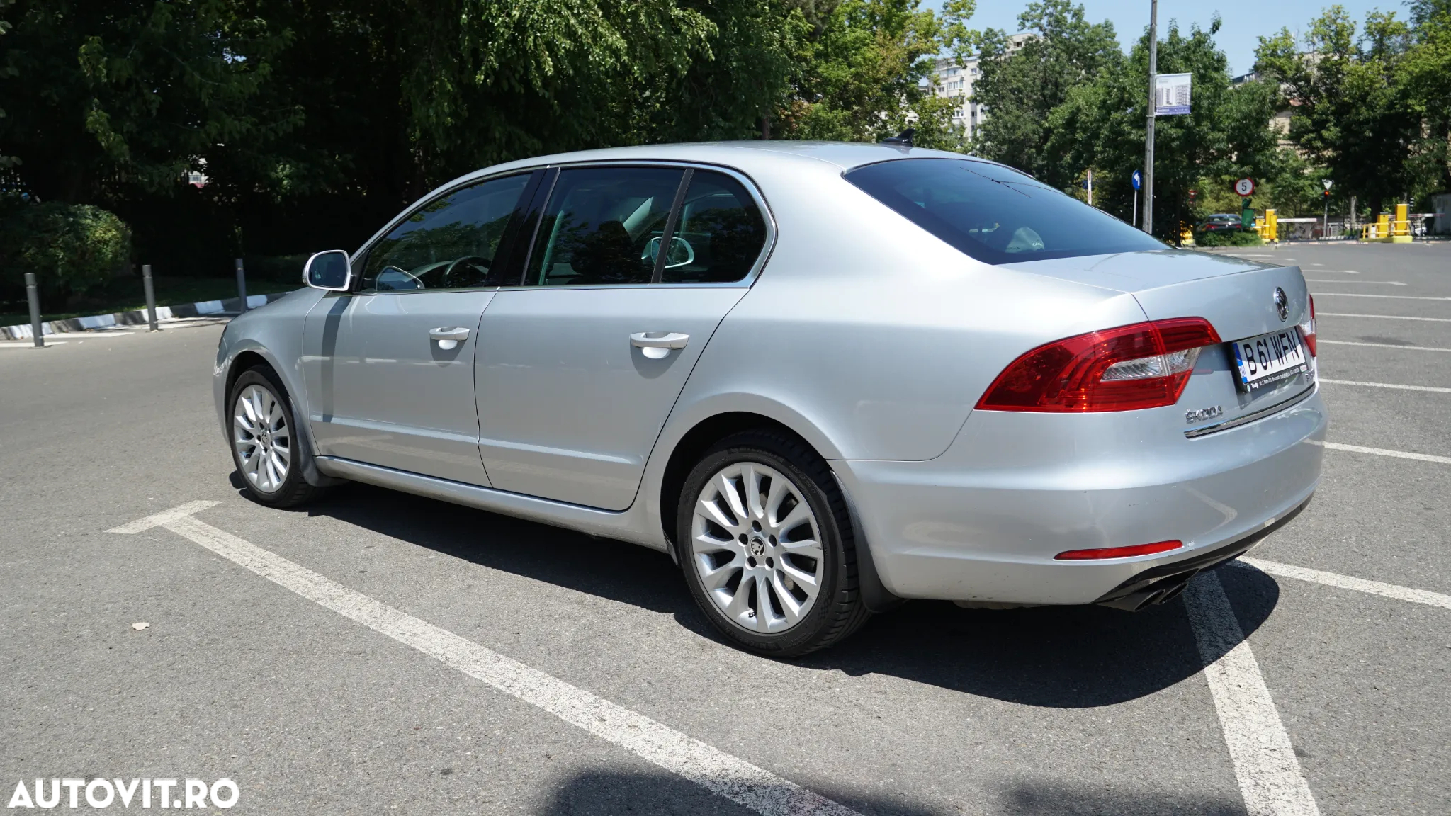 Skoda Superb 2.0 TDI 4X4 Ambition - 4
