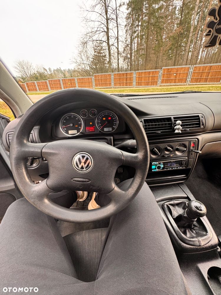 Volkswagen Passat 2.0 Basis - 17