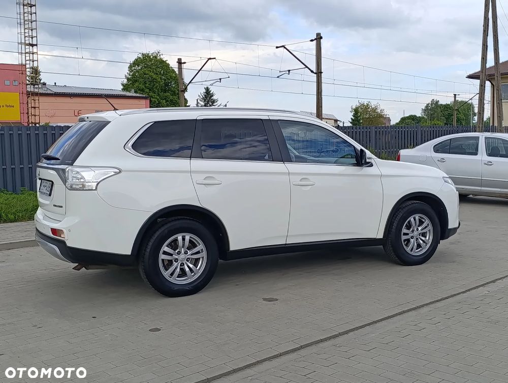 Mitsubishi Outlander 2.0 Intense + Navi 4WD CVT - 25