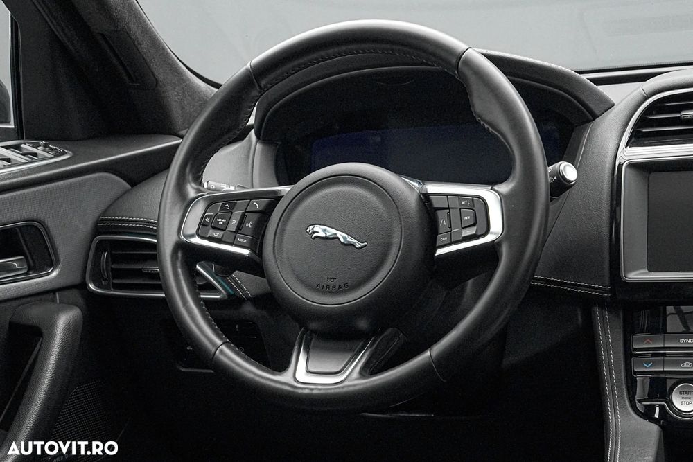 Jaguar F-Pace D200 AWD S - 19