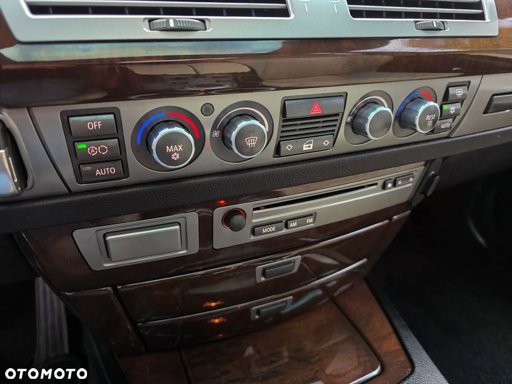 BMW Seria 7 - 32