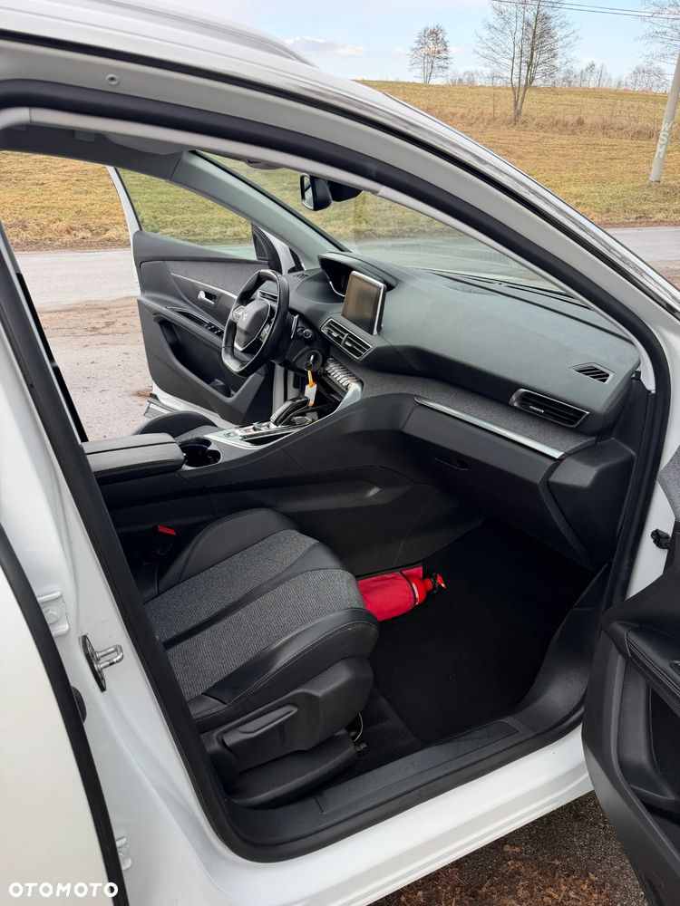 Peugeot 5008 BlueHDi 130 EAT8 Allure - 25