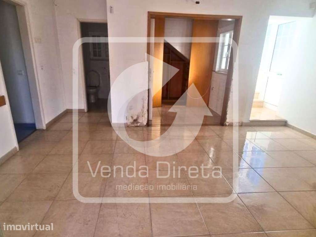 Moradia de 2 Pisos com Elevado Potencial de Reabilitação em Brejos ... - Grande imagem: 2/21