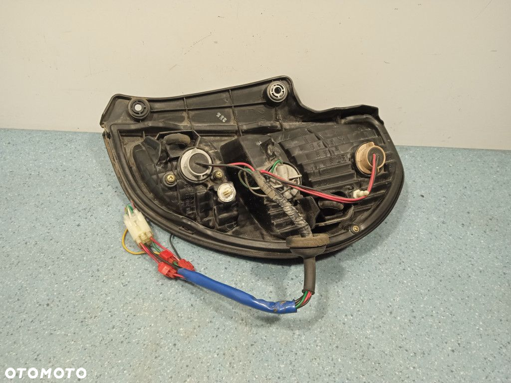 DAIHATSU SIRION I LIFT LAMPA TYŁ LEWA ZEWNĘTRZNA - 3