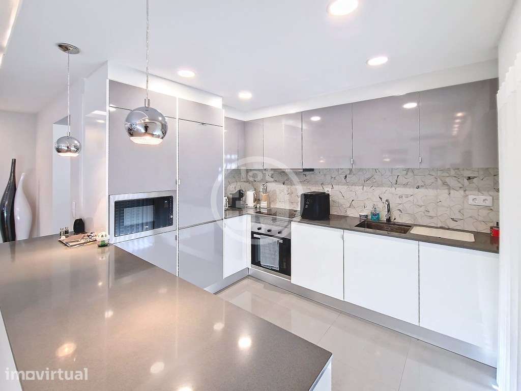 Moradia Geminada T4 Totalmente Renovada | Piscina, Garagem e Cave |... - Grande imagem: 3/47