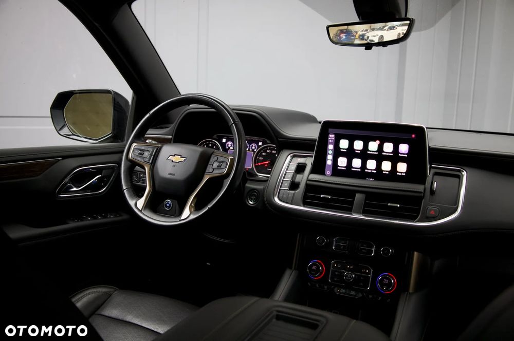 Chevrolet Suburban - 4