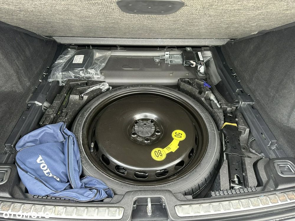 Volvo V60 B3 B DKG Essential - 32