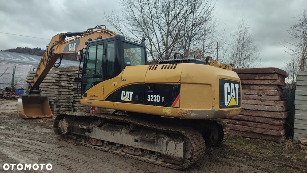 Caterpillar 323D - 3