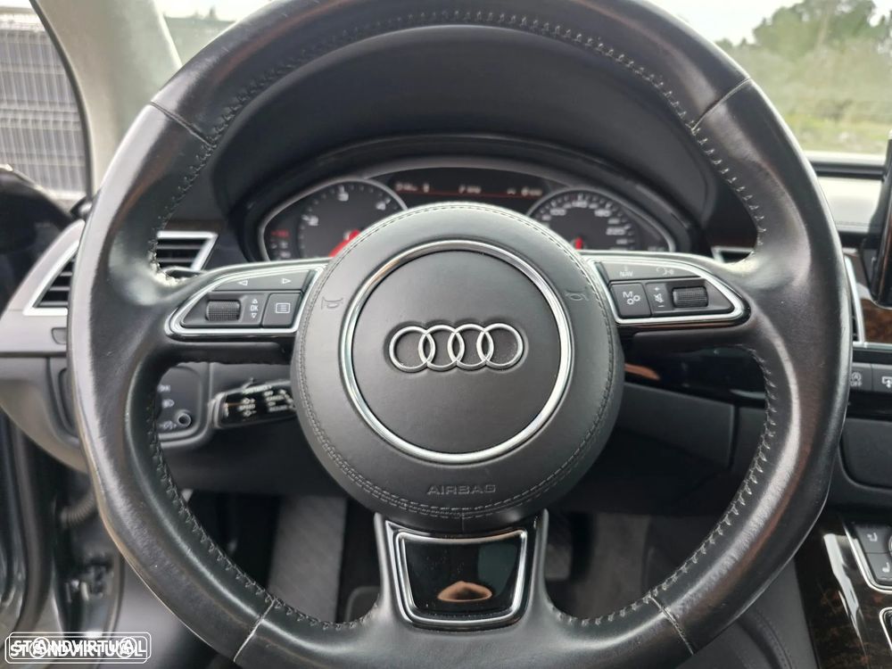 Audi A8 - 32