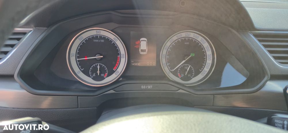 Skoda Superb 2.0 TDI DSG Premium Edition - 10