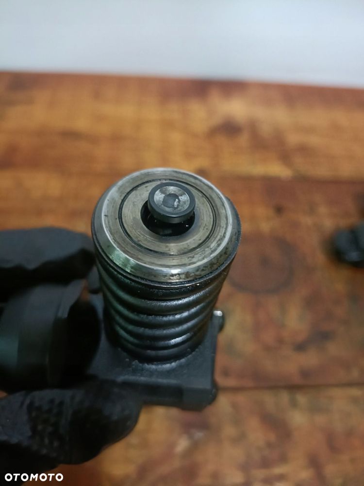 * Volkswagen PASSAT B5 lift 00-05 r. 1,9 TDI WTRYSKI pompowtryskiwacze KOMPLET 038130073A - 4