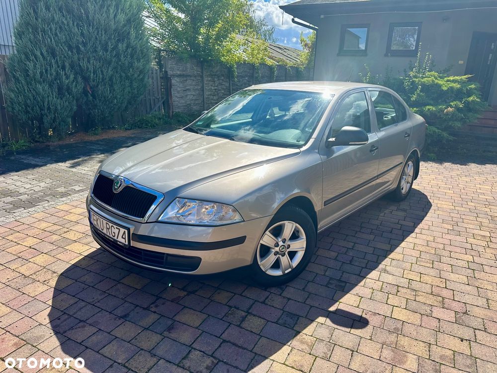Skoda Octavia 1.6 Family Plus - 2