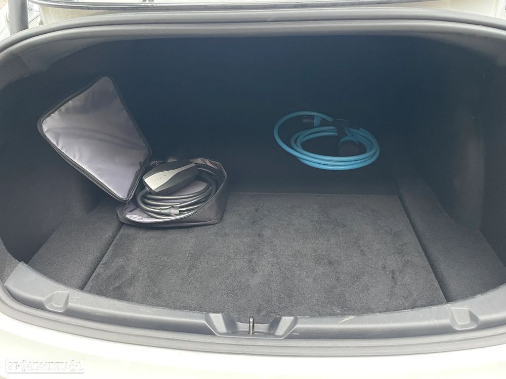 Tesla Model 3 RWD - 32