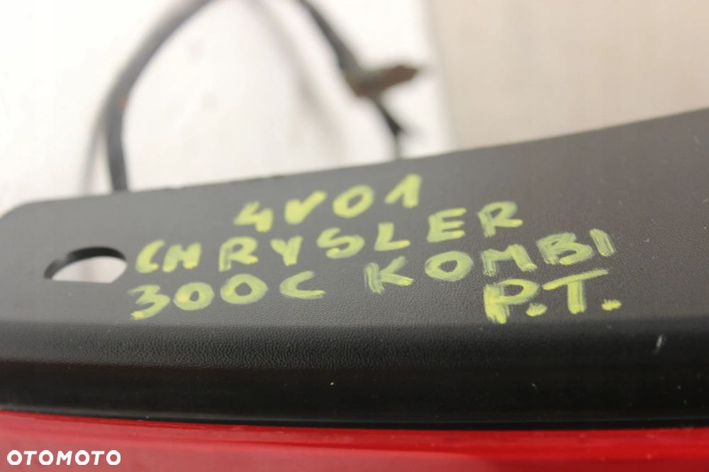 LAMPA PRAWY TYŁ CHRYSLER 300 I 300C KOMBI 2006R- - 11