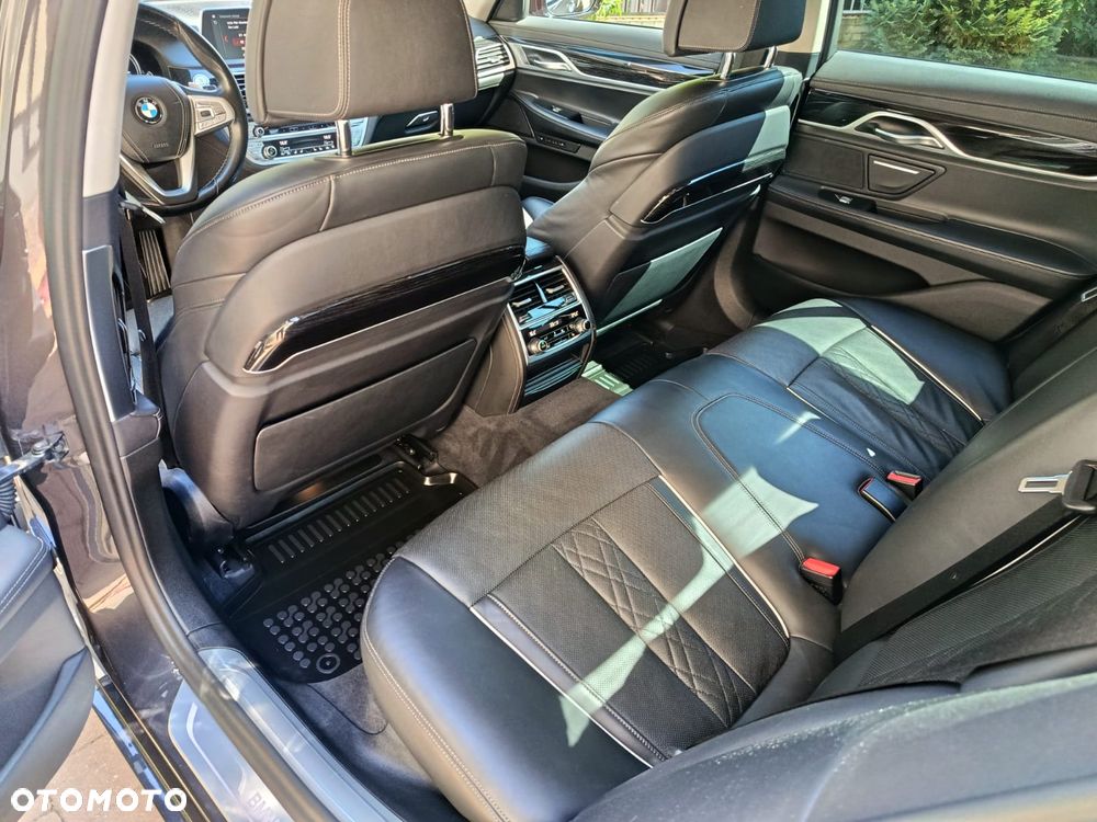 BMW Seria 7 740d xDrive - 26