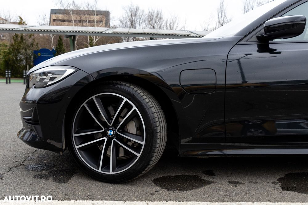 BMW Seria 3 330e Aut. Sport Line - 5