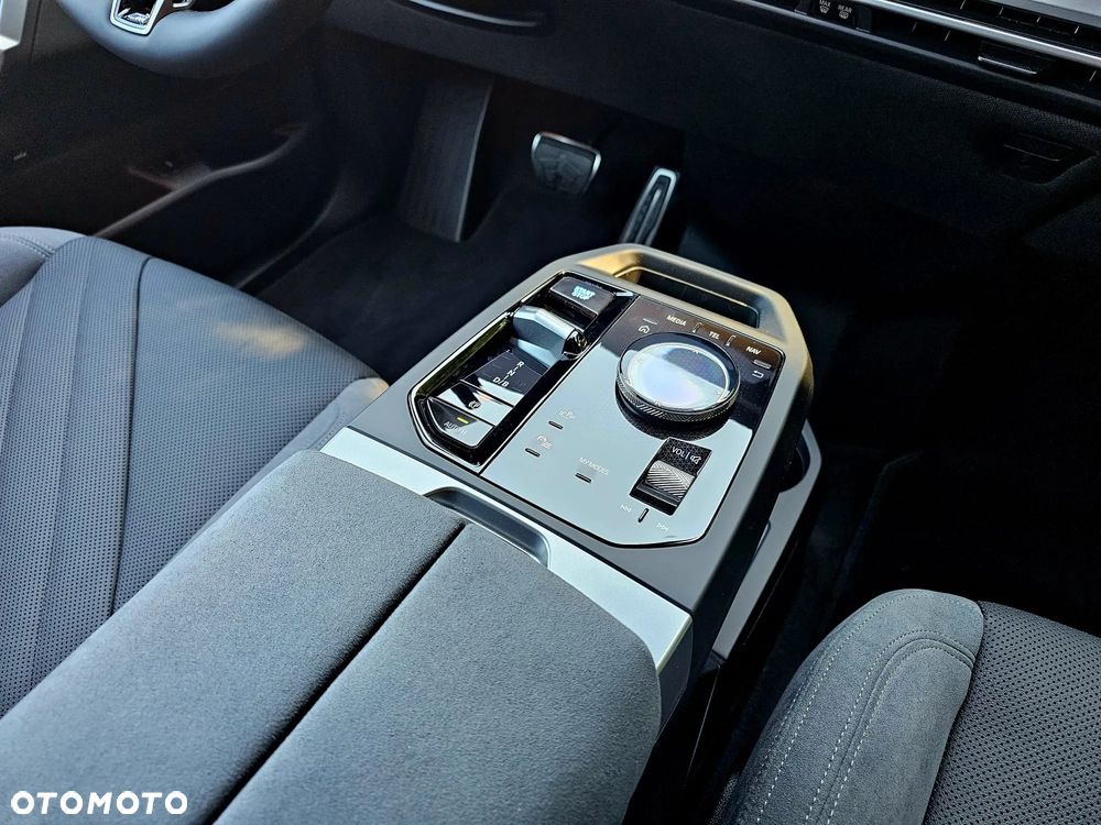 BMW iX xDrive45 100.6kWh - 23