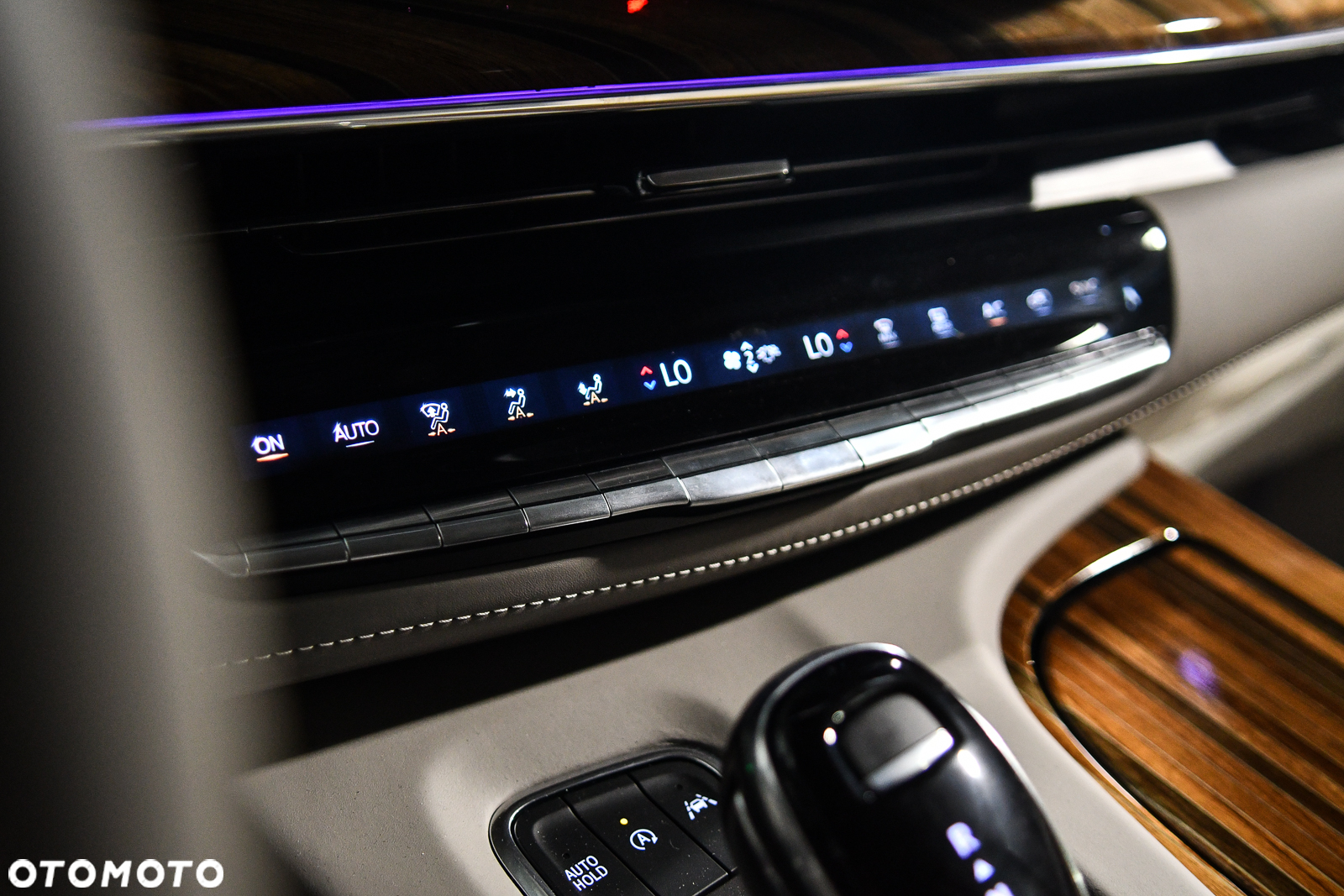 Cadillac Escalade - 38