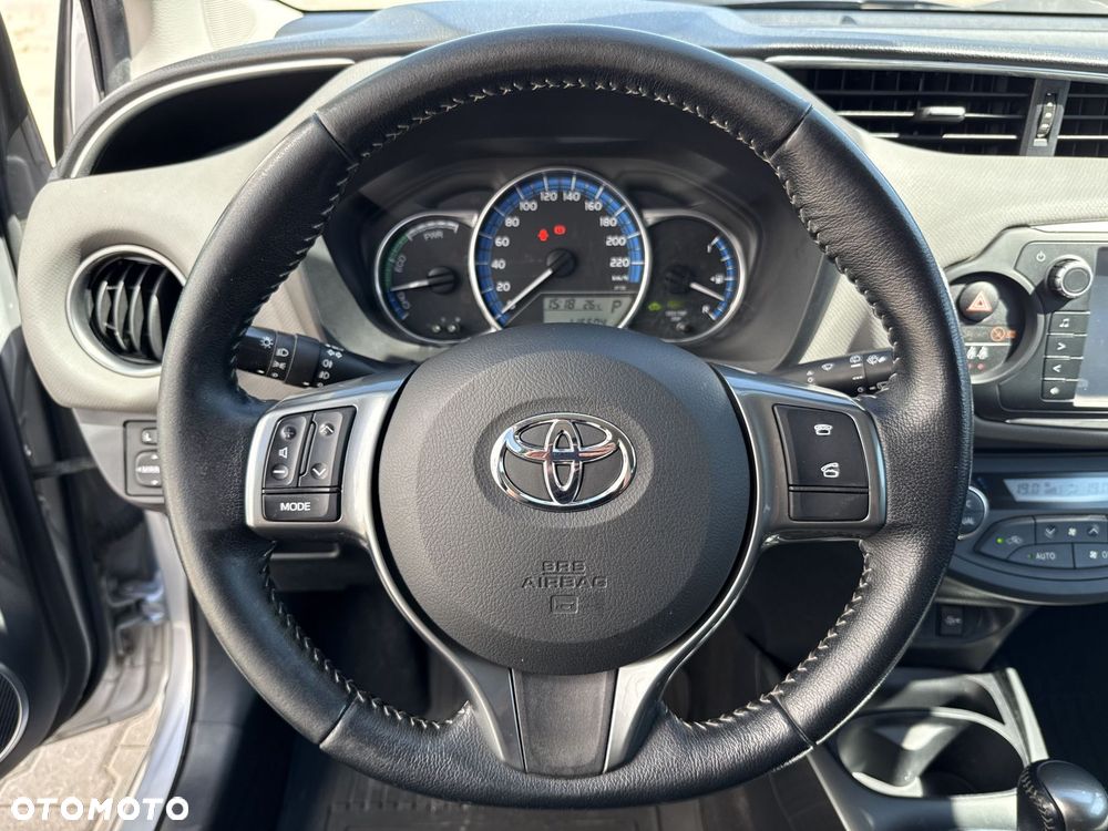 Toyota Yaris Hybrid 100 Premium - 14