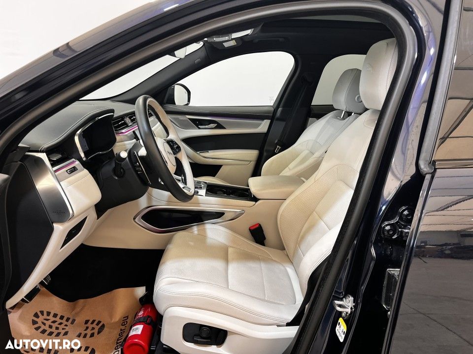 Jaguar F-Pace - 6