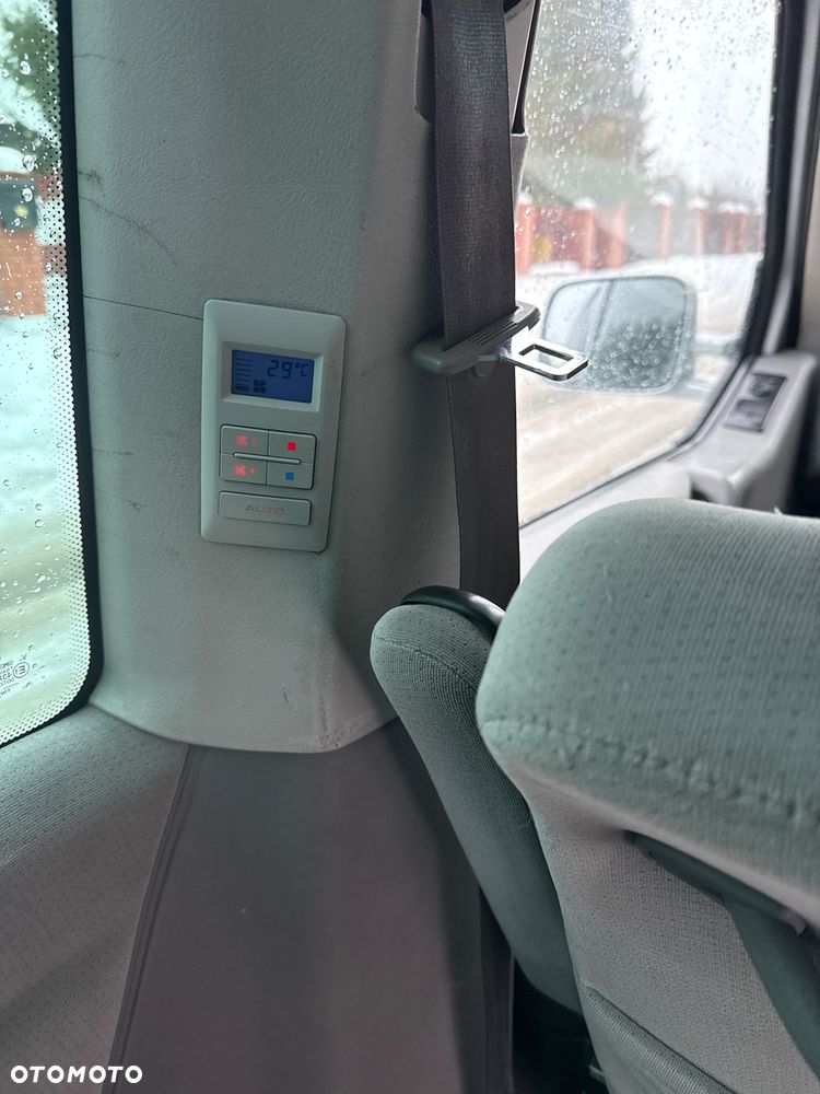 Volkswagen Caravelle - 7