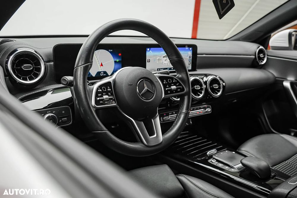 Mercedes-Benz CLA 180 7G-DCT Special Edition - 11