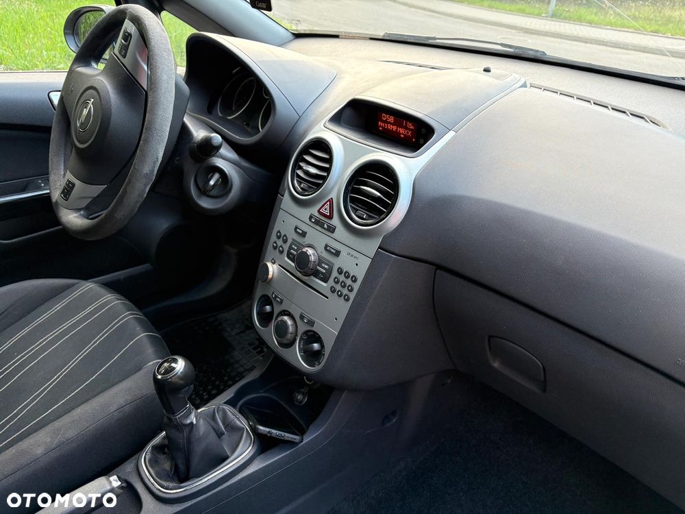 Opel Corsa 1.2 16V Cosmo - 11