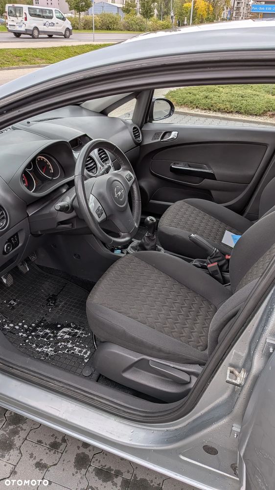 Opel Corsa 1.4 16V Cosmo - 11
