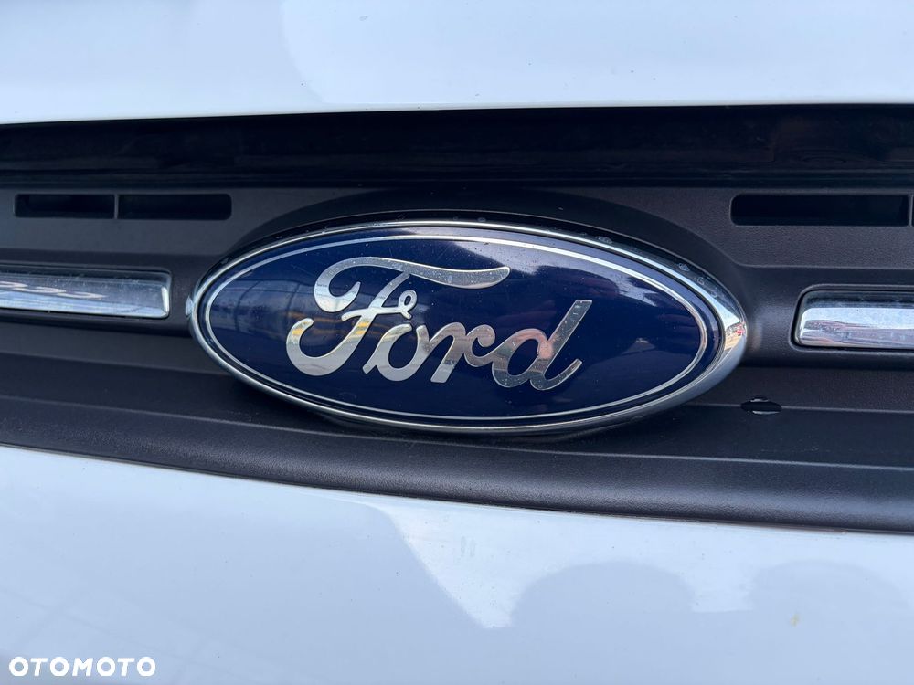 Ford Kuga - 32