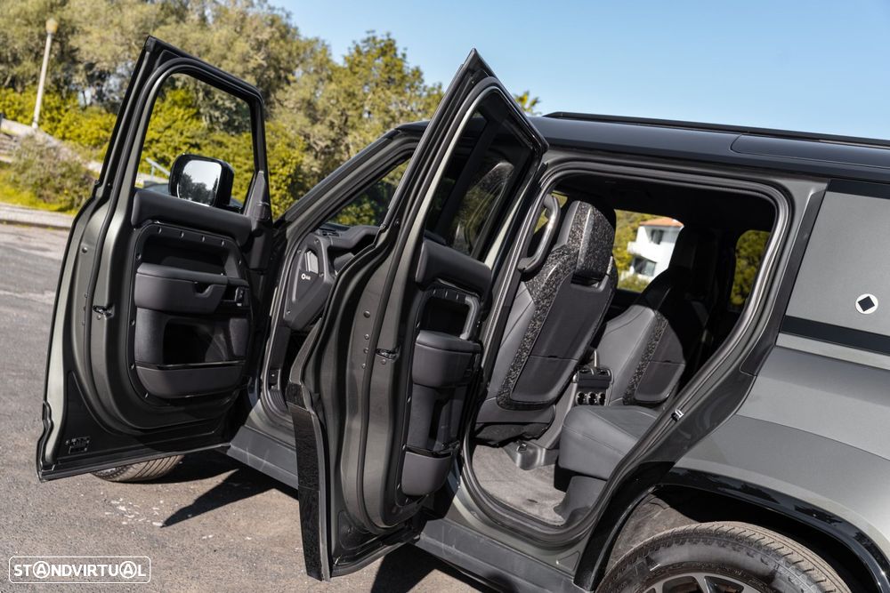 Land Rover Defender 4.4 P635 110 AWD Octa Edition One - 28