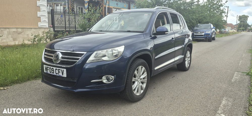 Volkswagen Tiguan - 1
