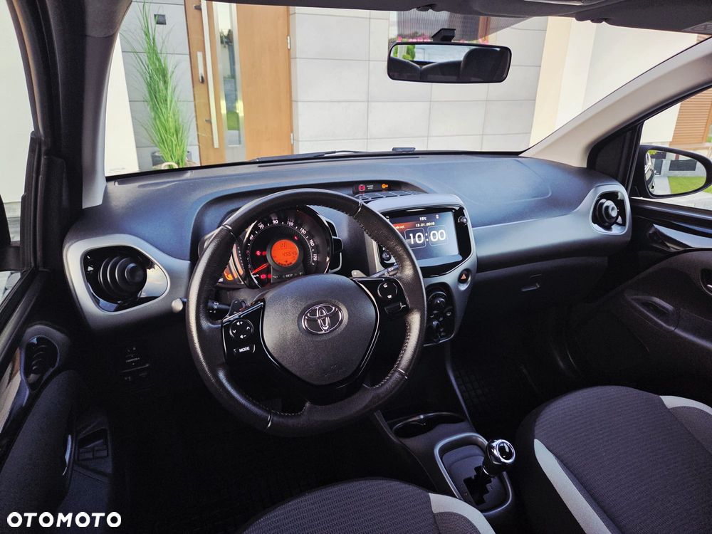 Toyota Aygo x.shift x-play connect - 17