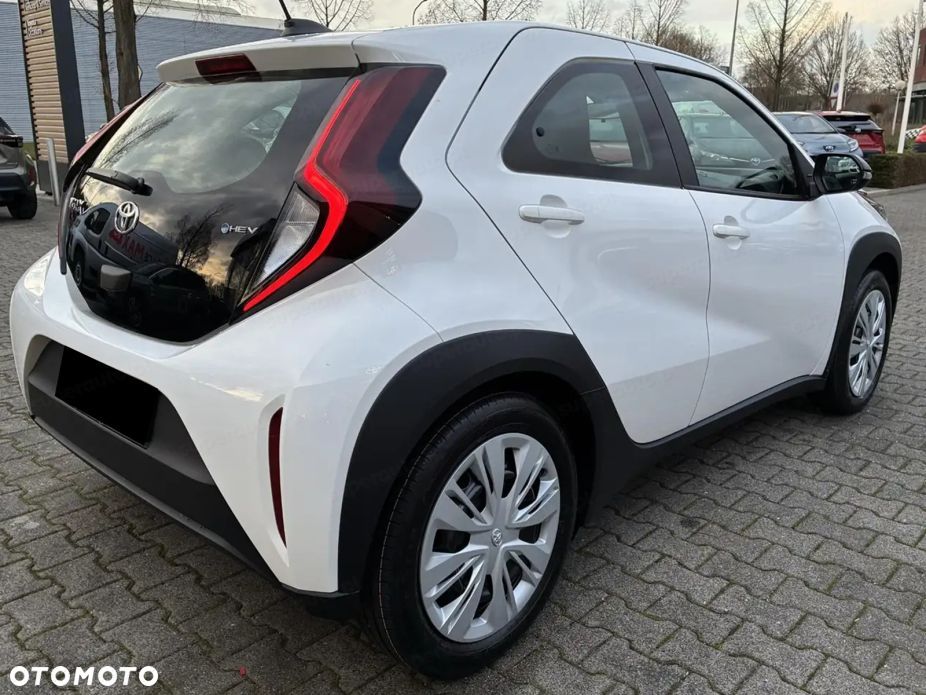 Toyota Aygo X Hybrid 1.5 Active e-CVT - 6
