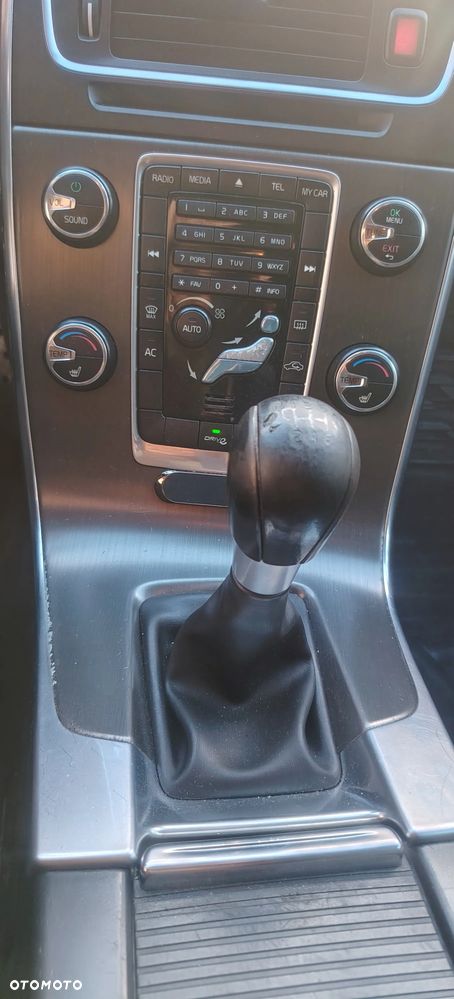 Volvo V60 D2 Momentum - 24