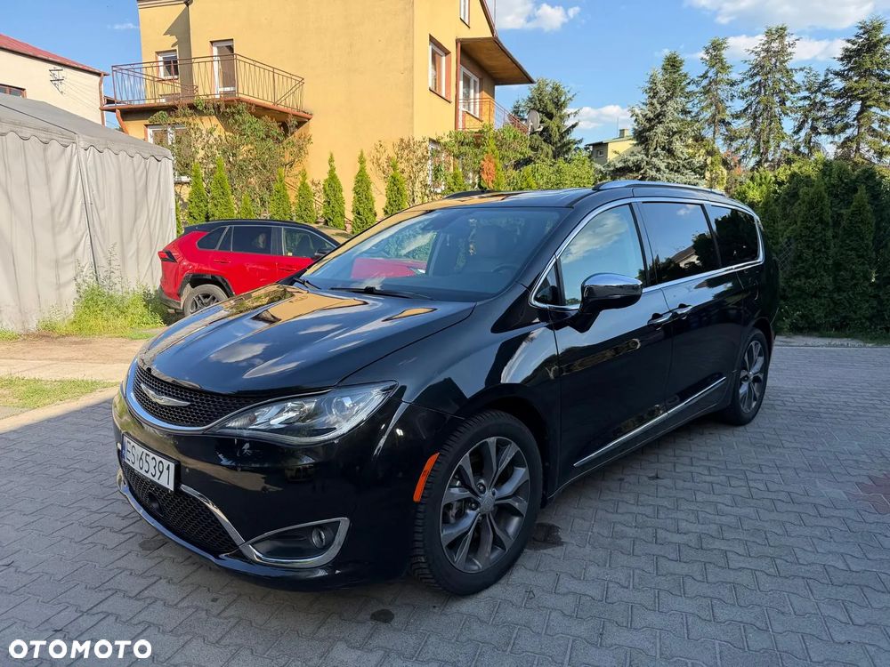 Chrysler Pacifica - 1