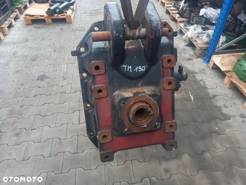 Obudowa WOM tylny dekiel New Holland TM190