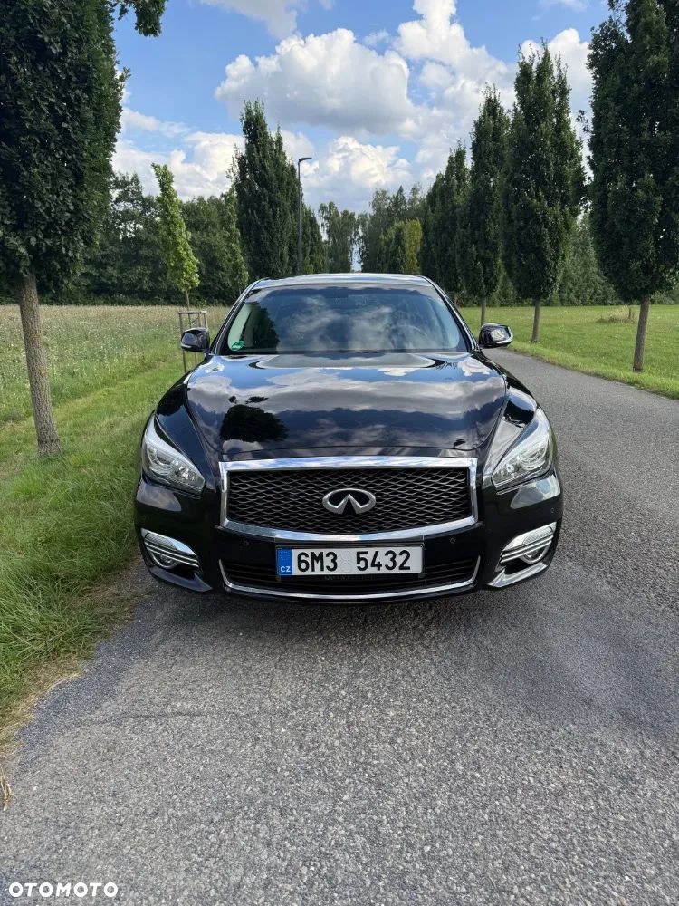 Infiniti Q70 - 2