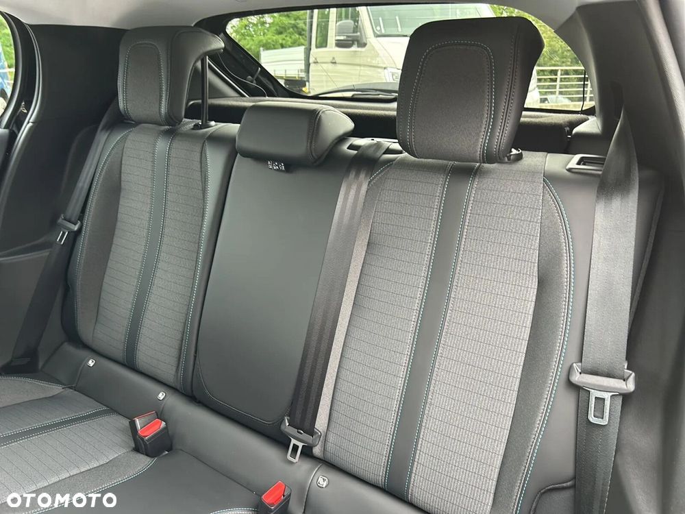 Peugeot 208 1.2 PureTech Active S&S EAT8 - 18