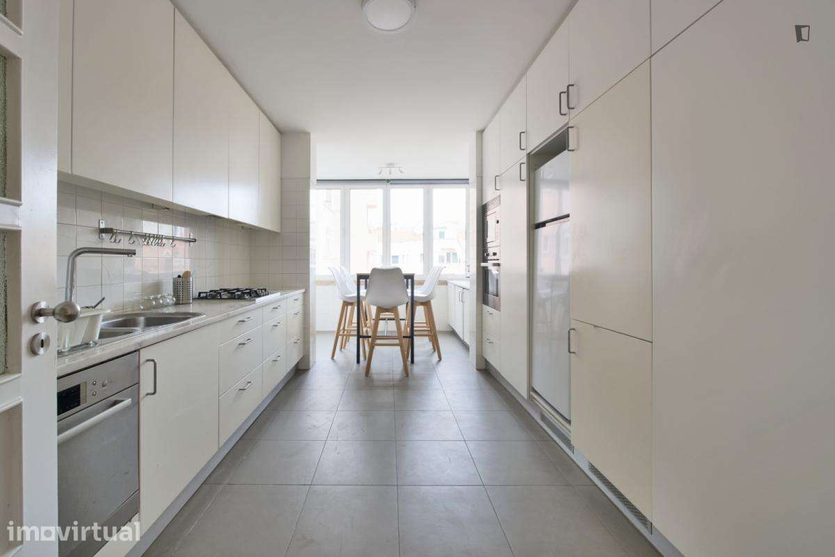 Quarto - localizado em Entrecampos Lisbon - Grande imagem: 4/52