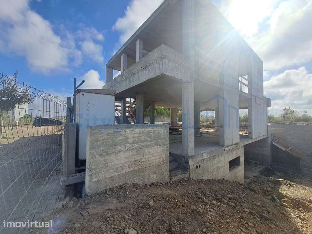 Terreno urbano com benfeitorias em Atouguia da Baleia - Grande imagem: 4/7