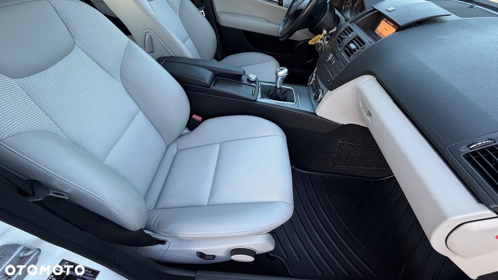 Mercedes-Benz Klasa C 180 Kompressor BlueEFFICIENCY Avantgarde - 30