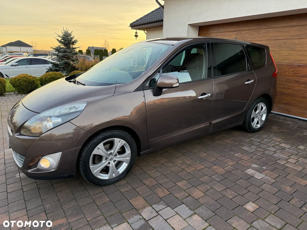 Renault Grand Scenic - 21