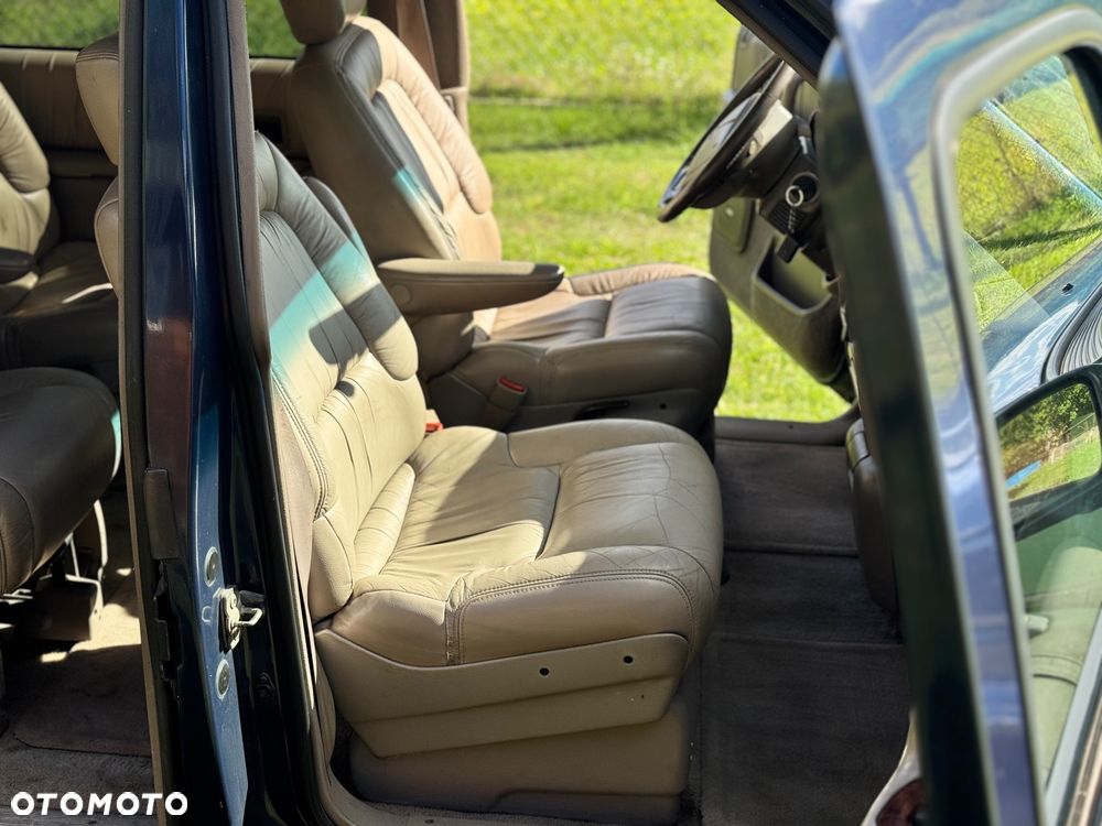 Chrysler Town & Country 3.8L LXi - 7